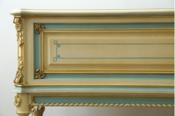 イタリアビンテージ　希少デザイン　華やかな装飾と可愛らしい色遣いが素敵なロココ調のデスク　(R-079754)