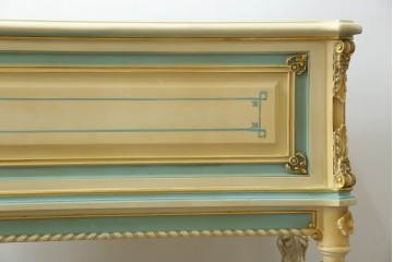 イタリアビンテージ　希少デザイン　華やかな装飾と可愛らしい色遣いが素敵なロココ調のデスク　(R-079754)