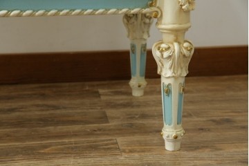 イタリアビンテージ　希少デザイン　華やかな装飾と可愛らしい色遣いが素敵なロココ調のデスク　(R-079754)