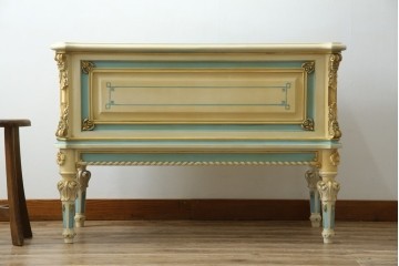 イタリアビンテージ　希少デザイン　華やかな装飾と可愛らしい色遣いが素敵なロココ調のデスク　(R-079754)