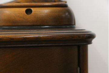中古　美品　希少な廃番品　松永工房　Continue(カンティーニュ)　お気に入りのコレクションを素敵に飾れる鏡付きのエレガントなサイドボード(サイドキャビネット、収納棚、戸棚、飾り棚、ミラー)(R-079755)