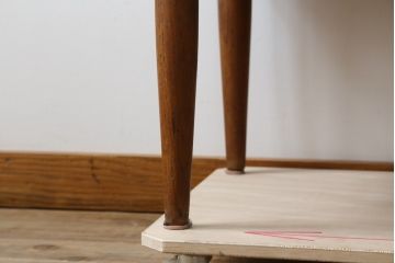 デンマークビンテージ　Soborg Mobelfabrik(ソボー・モベルファブリク)製　Borge Mogensen(ボーエ・モーエンセン)　チーク材の温かな色合いと洗練されたデザインが魅力のサイドボード(サイドキャビネット、戸棚、収納棚、ヴィンテージ、北欧)(R-079758)
