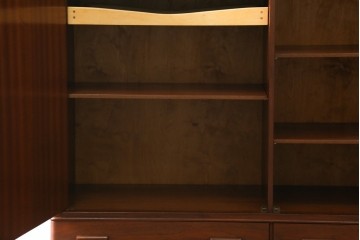デンマークヴィンテージ　Soborg Mobelfabrik(ソボー・モベルファブリク)製　Borge Mogensen(ボーエ・モーエンセン)　チーク材　洗練されたデザインが魅力のキャビネット　(R-079758)