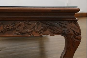 和製ビンテージ　見事な花鳥図と龍の総彫りが目を引くガラス天板付き座卓(ローテーブル、センターテーブル、リビングテーブル、ヴィンテージ)(R-079759)