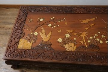 和製ビンテージ　見事な花鳥図と龍の総彫りが目を引くガラス天板付き座卓(ローテーブル、センターテーブル、リビングテーブル、ヴィンテージ)(R-079759)