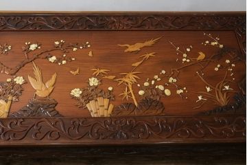 和製ビンテージ　見事な花鳥図と龍の総彫りが目を引くガラス天板付き座卓(ローテーブル、センターテーブル、リビングテーブル、ヴィンテージ)(R-079759)
