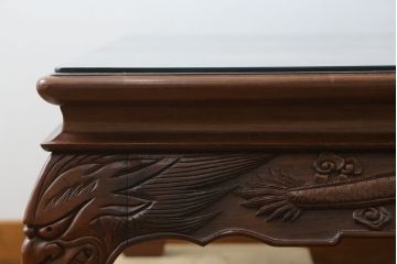 和製ビンテージ　見事な花鳥図と龍の総彫りが目を引くガラス天板付き座卓(ローテーブル、センターテーブル、リビングテーブル、ヴィンテージ)(R-079759)