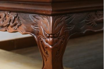 和製ビンテージ　見事な花鳥図と龍の総彫りが目を引くガラス天板付き座卓(ローテーブル、センターテーブル、リビングテーブル、ヴィンテージ)(R-079759)