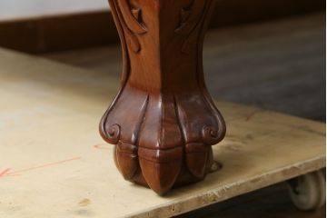 和製ビンテージ　見事な花鳥図と龍の総彫りが目を引くガラス天板付き座卓(ローテーブル、センターテーブル、リビングテーブル、ヴィンテージ)(R-079759)