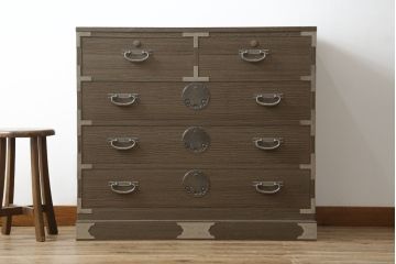 中古　美品　伝統工芸　桐屋田中製　意匠を凝らした美しい金具が魅力的な加茂総桐箪笥(総桐たんす、和たんす、衣装タンス、収納箪笥、整理箪笥、サイドチェスト、サイドボード、引き出し)(定価推定約42万)(R-079761)