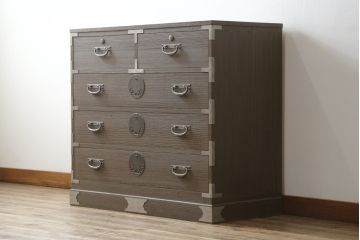 中古　美品　伝統工芸　桐屋田中製　意匠を凝らした美しい金具が魅力的な加茂総桐箪笥(総桐たんす、和たんす、衣装タンス、収納箪笥、整理箪笥、サイドチェスト、サイドボード、引き出し)(定価推定約42万)(R-079761)