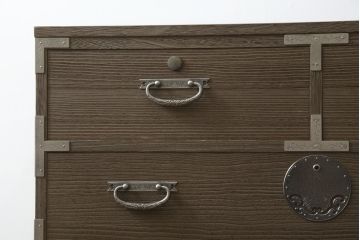 中古　美品　伝統工芸　桐屋田中製　意匠を凝らした美しい金具が魅力的な加茂総桐箪笥(総桐たんす、和たんす、衣装タンス、収納箪笥、整理箪笥、サイドチェスト、サイドボード、引き出し)(定価推定約42万)(R-079761)