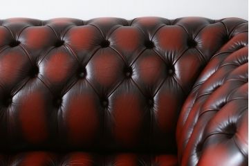 中古　超美品　イギリスハンドメイド　DISTINCTIVE CHESTERFIELDS(ディスティンクティブ・チェスターフィールド)　本革(レザー)　クラシカルなお部屋の主役にピッタリの3シーターチェスターフィールドソファ(三人掛け、3P、アームソファ、英国)(R-079762)
