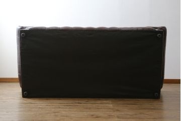 中古　超美品　イギリスハンドメイド　DISTINCTIVE CHESTERFIELDS(ディスティンクティブ・チェスターフィールド)　本革(レザー)　クラシカルなお部屋の主役にピッタリの3シーターチェスターフィールドソファ(三人掛け、3P、アームソファ、英国)(R-079762)