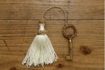 中古　美品!!　イタリア高級家具　Medea(メデア)　レアモデル　Liberty Collection(リバティ・コレクション)　971　エレガントなデザインが美しいディスプレイキャビネット(キュリオケース、ガラスケース、ショーケース、コレクションケース、飾り棚、戸棚、収納棚、店舗什器)(定価約195万円)(R-079763)