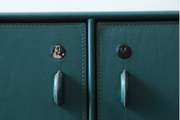 中古　美品　イタリア製　i4MARIANI(クアトロ・マリアーニ)　Guido Faleschini(グイド・ファレスキーニ)デザイン　DOLMEN(ドルメン)　本革(レザー)張りの独特の風合いが楽しめるおしゃれなサイドボード(サイドキャビネット、収納棚、戸棚、リビングボード)(定価約200万円)(R-079764)