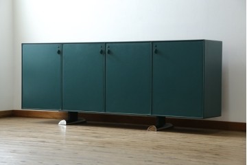 中古　美品　イタリア製　i4MARIANI(クアトロ・マリアーニ)　Guido Faleschini(グイド・ファレスキーニ)デザイン　DOLMEN(ドルメン)　本革(レザー)張りの独特の風合いが楽しめるおしゃれなサイドボード　定価約200万円　(R-079764)