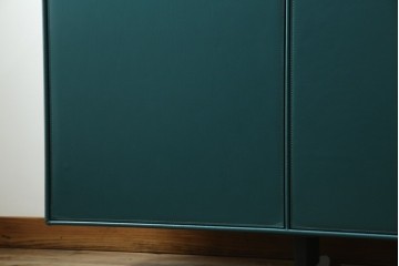 中古　美品　イタリア製　i4MARIANI(クアトロ・マリアーニ)　Guido Faleschini(グイド・ファレスキーニ)デザイン　DOLMEN(ドルメン)　本革(レザー)張りの独特の風合いが楽しめるおしゃれなサイドボード　定価約200万円　(R-079764)