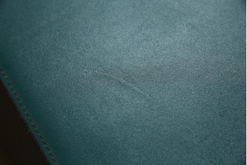 中古　美品　イタリア製　i4MARIANI(クアトロ・マリアーニ)　Guido Faleschini(グイド・ファレスキーニ)デザイン　DOLMEN(ドルメン)　本革(レザー)張りの独特の風合いが楽しめるおしゃれなサイドボード　定価約200万円　(R-079764)