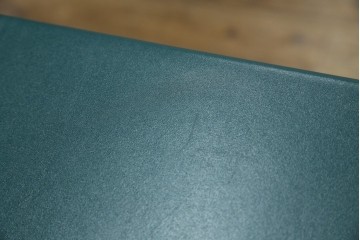 中古　美品　イタリア製　i4MARIANI(クアトロ・マリアーニ)　Guido Faleschini(グイド・ファレスキーニ)デザイン　DOLMEN(ドルメン)　本革(レザー)張りの独特の風合いが楽しめるおしゃれなサイドボード　定価約200万円　(R-079764)