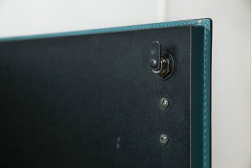 中古　美品　イタリア製　i4MARIANI(クアトロ・マリアーニ)　Guido Faleschini(グイド・ファレスキーニ)デザイン　DOLMEN(ドルメン)　本革(レザー)張りの独特の風合いが楽しめるおしゃれなサイドボード　定価約200万円　(R-079764)