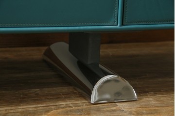 中古　美品　イタリア製　i4MARIANI(クアトロ・マリアーニ)　Guido Faleschini(グイド・ファレスキーニ)デザイン　DOLMEN(ドルメン)　本革(レザー)張りの独特の風合いが楽しめるおしゃれなサイドボード　定価約200万円　(R-079764)