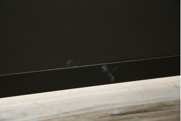 中古　美品　イタリア製　i4MARIANI(クアトロ・マリアーニ)　Guido Faleschini(グイド・ファレスキーニ)デザイン　DOLMEN(ドルメン)　本革(レザー)張りの独特の風合いが楽しめるおしゃれなサイドボード　定価約200万円　(R-079764)