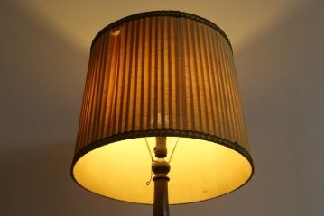 和製ビンテージ　大正ロマン　無垢材　挽き物脚とプリーツシェードが素敵なフロアスタンド(フロアランプ、スタンド照明、シェードライト、布シェード、ヴィンテージ)(R-079766)