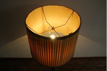 和製ヴィンテージ　大正ロマン　無垢材　挽き物脚とプリーツシェードが素敵なフロアスタンド　(R-079766)