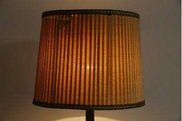 和製ヴィンテージ　大正ロマン　無垢材　挽き物脚とプリーツシェードが素敵なフロアスタンド　(R-079766)