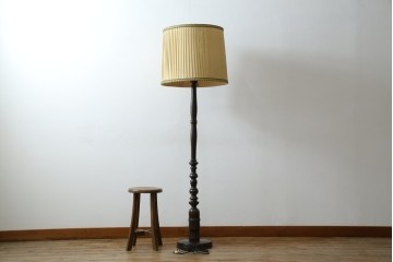 和製ヴィンテージ　大正ロマン　無垢材　挽き物脚とプリーツシェードが素敵なフロアスタンド　(R-079766)