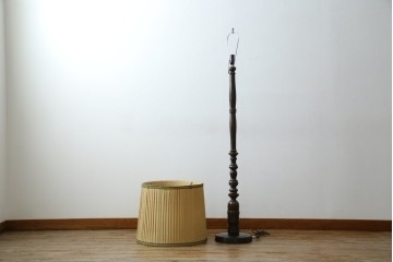 和製ヴィンテージ　大正ロマン　無垢材　挽き物脚とプリーツシェードが素敵なフロアスタンド　(R-079766)