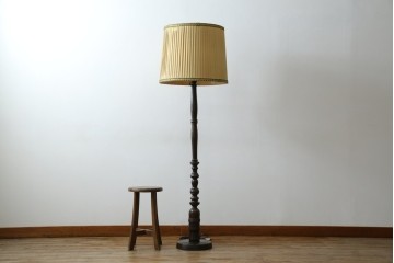 和製ヴィンテージ　大正ロマン　無垢材　挽き物脚とプリーツシェードが素敵なフロアスタンド　(R-079766)