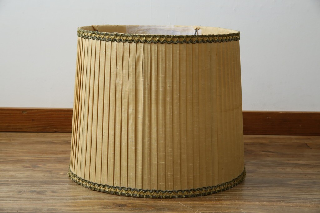 和製ヴィンテージ　大正ロマン　無垢材　挽き物脚とプリーツシェードが素敵なフロアスタンド　(R-079766)