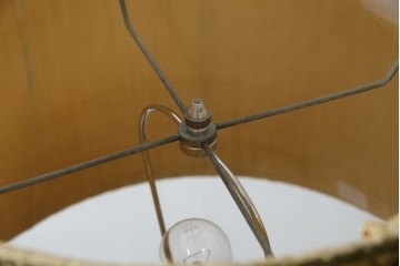 和製ヴィンテージ　大正ロマン　無垢材　挽き物脚とプリーツシェードが素敵なフロアスタンド　(R-079766)