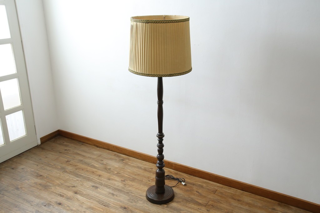 和製ヴィンテージ　大正ロマン　無垢材　挽き物脚とプリーツシェードが素敵なフロアスタンド　(R-079766)