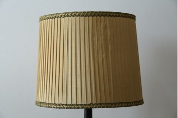 和製ヴィンテージ　大正ロマン　無垢材　挽き物脚とプリーツシェードが素敵なフロアスタンド　(R-079766)