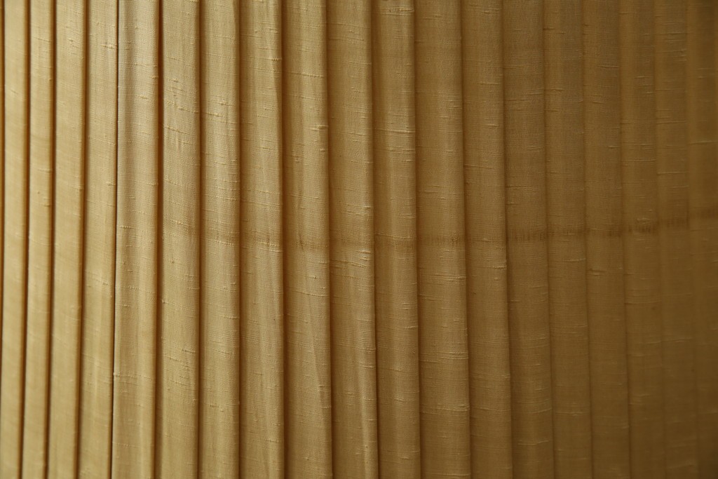 和製ヴィンテージ　大正ロマン　無垢材　挽き物脚とプリーツシェードが素敵なフロアスタンド　(R-079766)