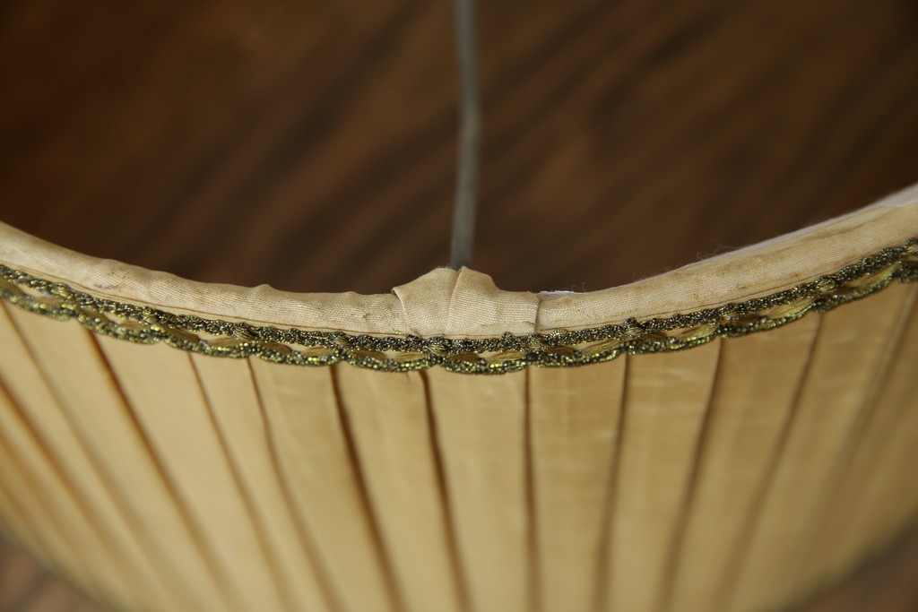 和製ヴィンテージ　大正ロマン　無垢材　挽き物脚とプリーツシェードが素敵なフロアスタンド　(R-079766)