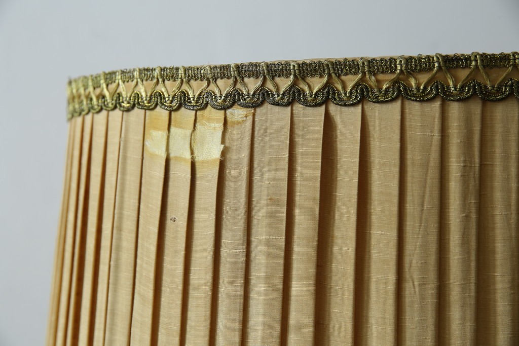 和製ヴィンテージ　大正ロマン　無垢材　挽き物脚とプリーツシェードが素敵なフロアスタンド　(R-079766)