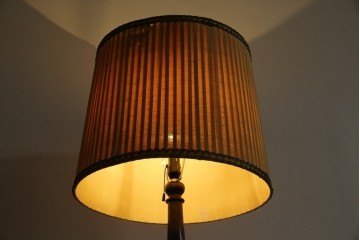 和製ヴィンテージ　大正ロマン　無垢材　挽き物脚とプリーツシェードが素敵なフロアスタンド　(R-079766)