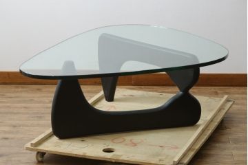 中古　リプロダクト品　イサム・ノグチ(Isamu Noguchi)　洗練されたモダンデザインが美しいセンターテーブル(コーヒーテーブル、ローテーブル、ガラステーブル、カクテルテーブル、リビングテーブル)(R-079767)