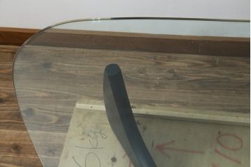 中古　リプロダクト品　イサム・ノグチ(Isamu Noguchi)　洗練されたモダンデザインが美しいセンターテーブル(コーヒーテーブル、ローテーブル、ガラステーブル、カクテルテーブル、リビングテーブル)(R-079767)