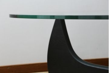 中古　リプロダクト品　イサム・ノグチ(Isamu Noguchi)　洗練されたモダンデザインが美しいセンターテーブル(コーヒーテーブル、ローテーブル、ガラステーブル、カクテルテーブル、リビングテーブル)(R-079767)