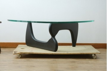 中古　リプロダクト品　イサム・ノグチ(Isamu Noguchi)　洗練されたモダンデザインが美しいセンターテーブル　(R-079767)