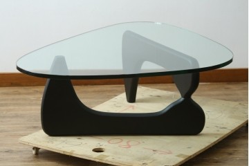 中古　リプロダクト品　イサム・ノグチ(Isamu Noguchi)　洗練されたモダンデザインが美しいセンターテーブル　(R-079767)