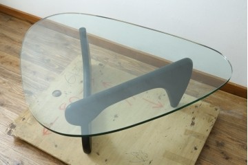 中古　リプロダクト品　イサム・ノグチ(Isamu Noguchi)　洗練されたモダンデザインが美しいセンターテーブル　(R-079767)