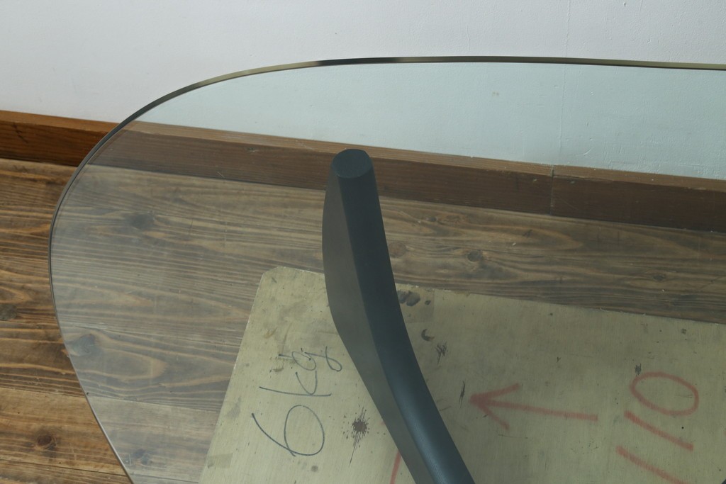中古　リプロダクト品　イサム・ノグチ(Isamu Noguchi)　洗練されたモダンデザインが美しいセンターテーブル　(R-079767)