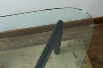 中古　リプロダクト品　イサム・ノグチ(Isamu Noguchi)　洗練されたモダンデザインが美しいセンターテーブル　(R-079767)