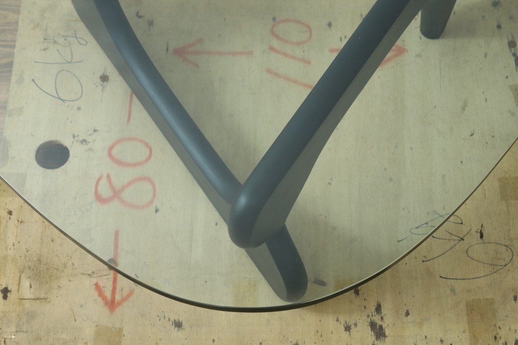 中古　リプロダクト品　イサム・ノグチ(Isamu Noguchi)　洗練されたモダンデザインが美しいセンターテーブル　(R-079767)